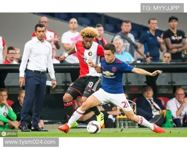 阿贾克斯与PSV埃因霍的巅峰对决精彩回顾与赛后分析